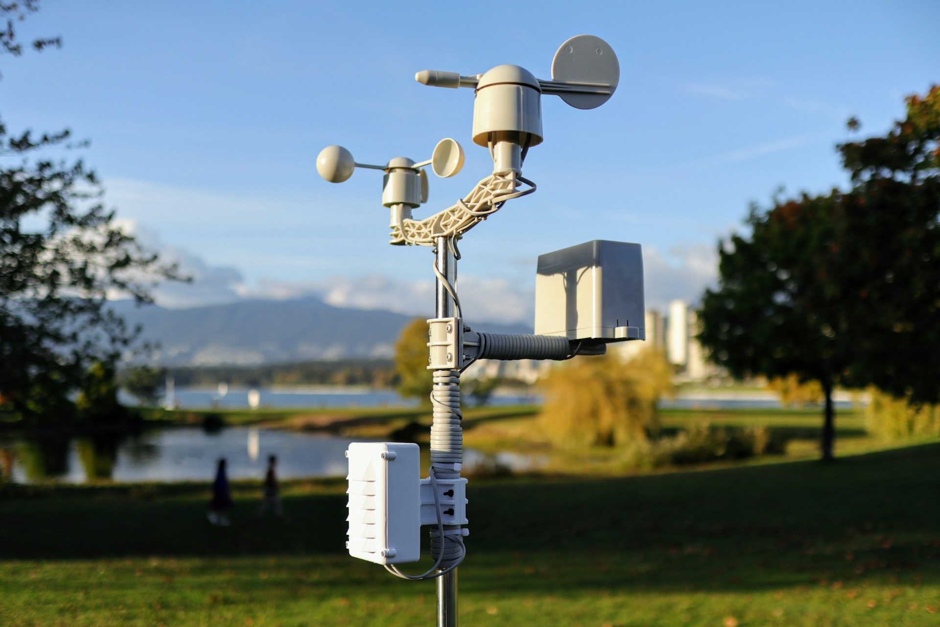 Cover for the post "Introduction to LoRaWAN"